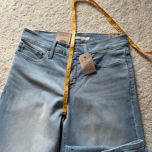 NWT Levi’s 318 Shaping Wide Leg Light Wash Size 27/32 - Picture 8 of 13